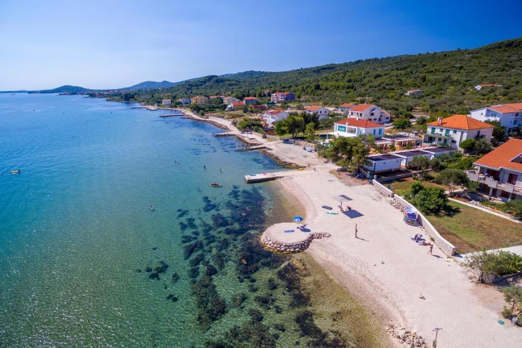 Apartmani Cosic Ante Dobropoljana Exterior foto